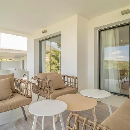 Nice In With 2 Bedrooms, Wifi And Outdoor Swimming Pool