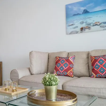 Nice In With 2 Bedrooms, Wifi And Outdoor Swimming Pool شقة إِستيبونا