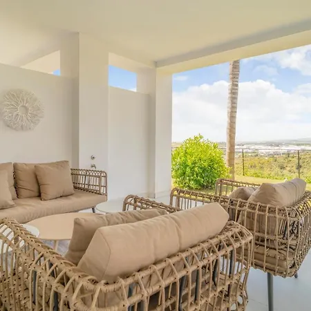 Nice In With 2 Bedrooms, Wifi And Outdoor Swimming Pool *