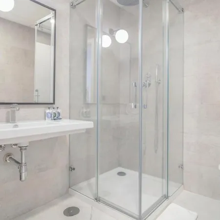 شقة Nice In With 2 Bedrooms, Wifi And Outdoor Swimming Pool إِستيبونا