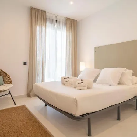 Nice In With 2 Bedrooms, Wifi And Outdoor Swimming Pool شقة